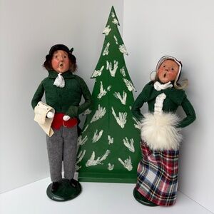 VTG Byers Choice The Carolers 1991 Couple Caroling + Wood Tree Decor Made in USA
